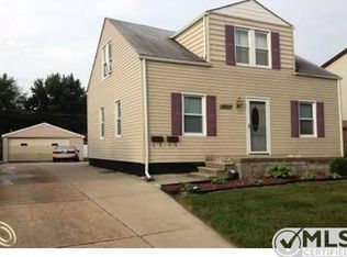 21700 Sunnydale St, Saint Clair Shores, MI 48081