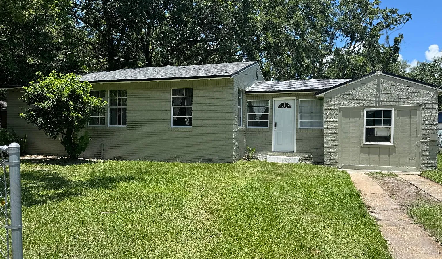 4 bed, 1225 sqft, $1,700 — Photo 1