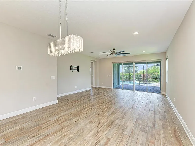 4745 Antrim Dr — Photo 33