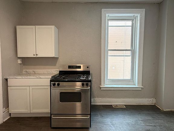 2nd image of 1459 1st St #1