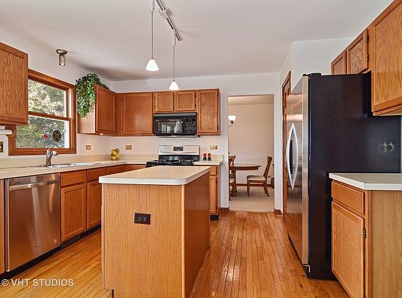 5th image of 311 Balmoral Dr
