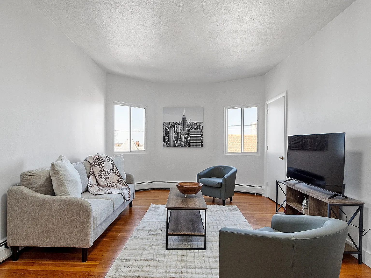 2 bed, 1000 sqft, $3,000 — Photo 3
