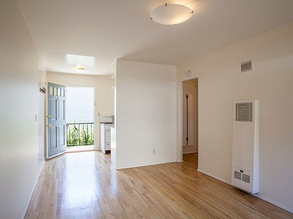 3rd image of 1916 Whitley Ave #2