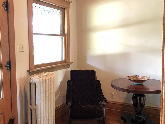 3rd image of 302 S Lombard Ave