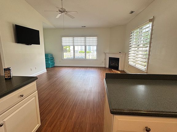 4th image of 18 Bay Ct