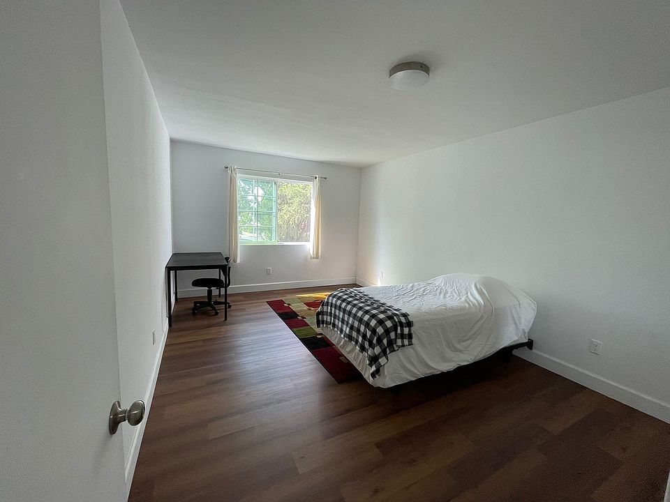 1st image of 1811 Blueberry Way
