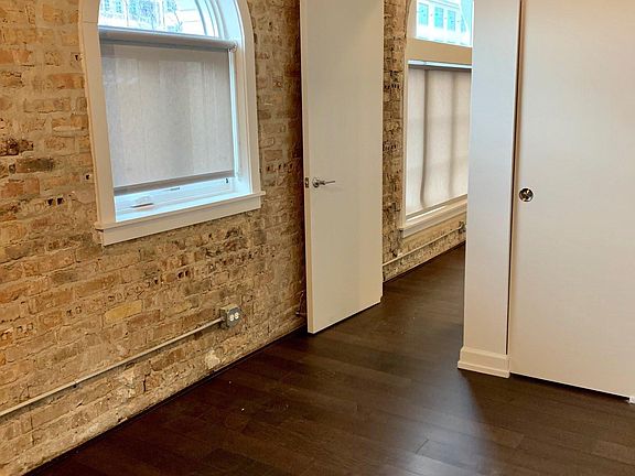 2nd image of 5027 N Kenmore Ave #301