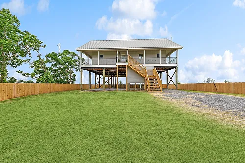 104 Carr Dr Photo 1
