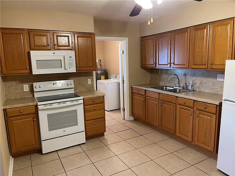 8506 Deerfield St — Photo 8