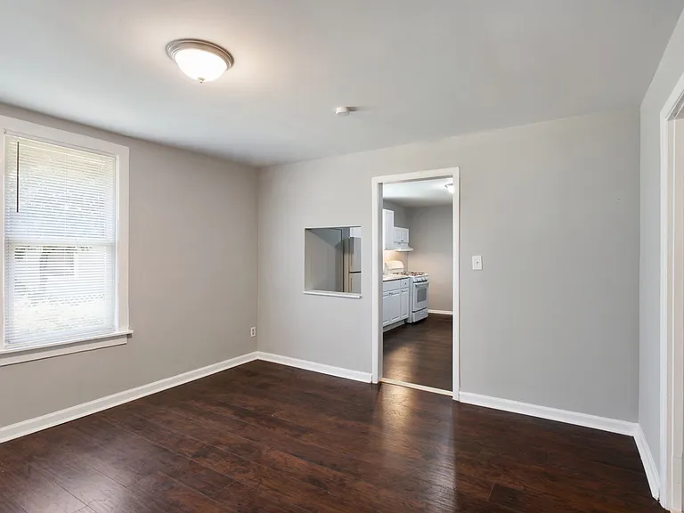 1405 E 32nd St — Photo 10