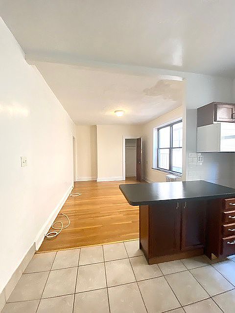 1st image of 2124 Crescent St APT C3
