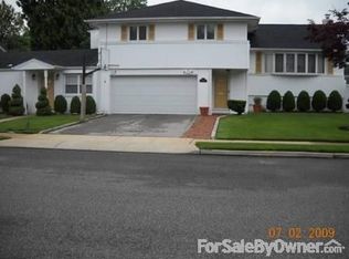 2080 Oliver Way, Merrick, NY 11566