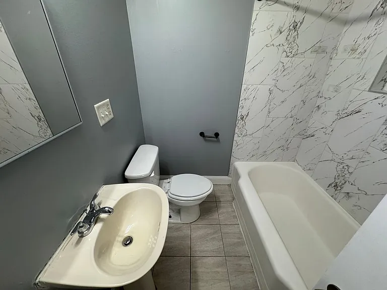 712 Melvenia St — Photo 23