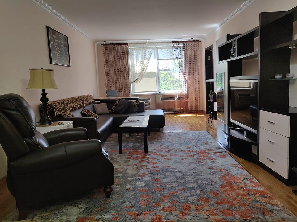 1st image of 1704 E 12th St #5