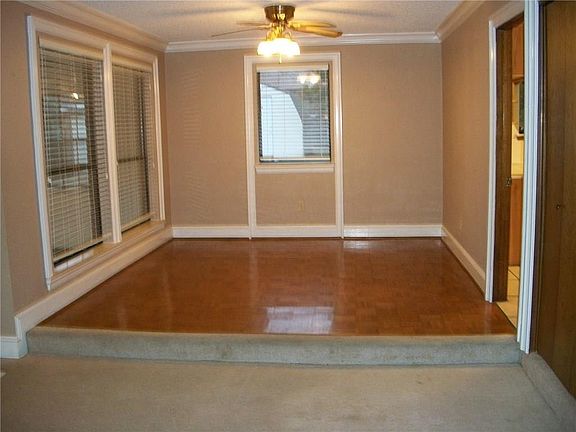 4th image of 4 Cedar Creek Ln