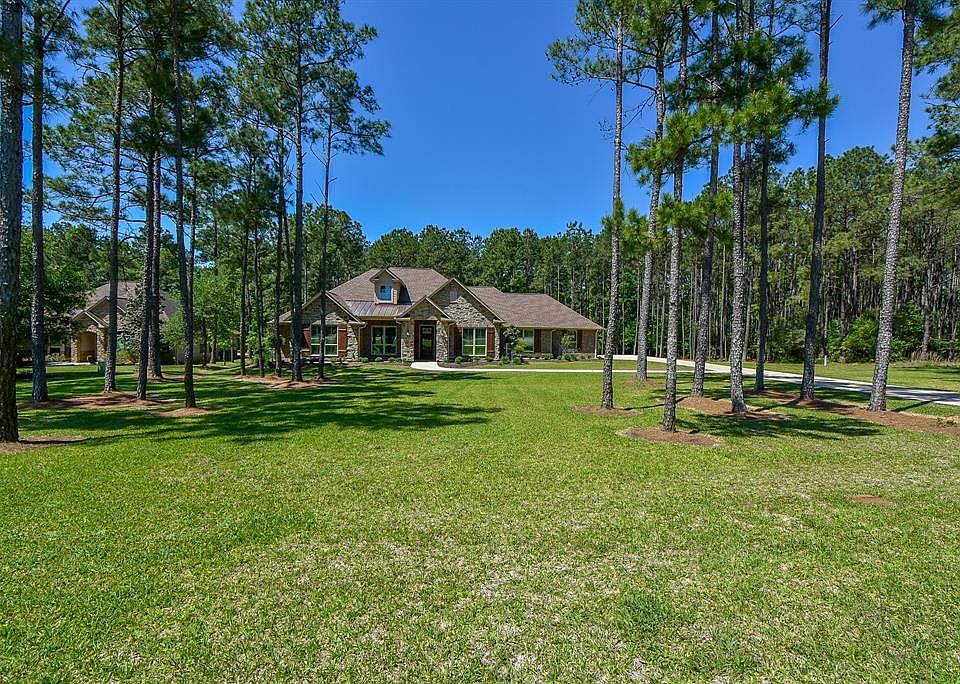 2015 custom-built home with 100 ft setback sits on 1.05 acres in The Village at High Meadow Ranch.