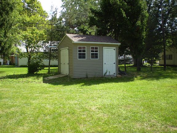 3rd image of 19 Brianwood Dr