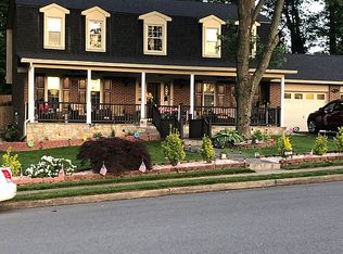 6372 Torrence St, Burke, VA 22015