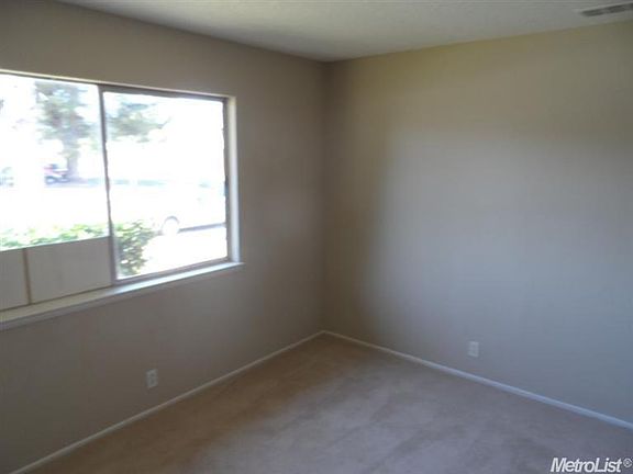 2nd image of 422 El Portal Ave