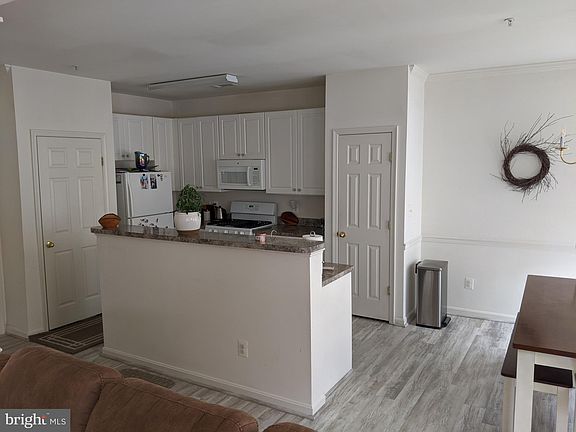 5th image of 2664 Manhattan Pl Ste 303