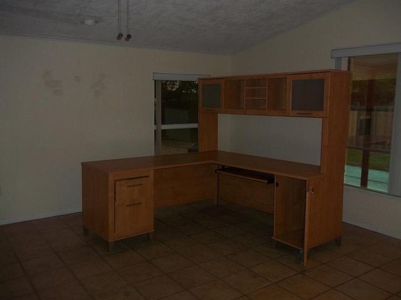 4th image of 837 Lakehurst St