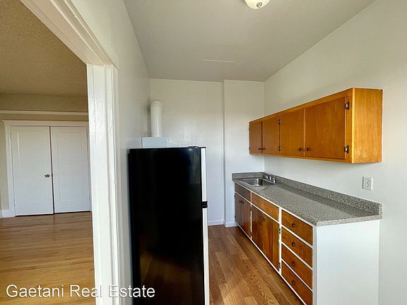 3rd image of 1050 Fell St APT 20