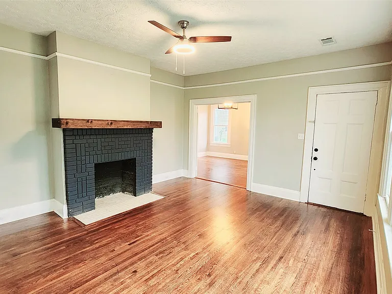 3132 Dupont St — Photo 3