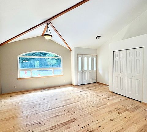 4th image of 634 NE Dawn Rd