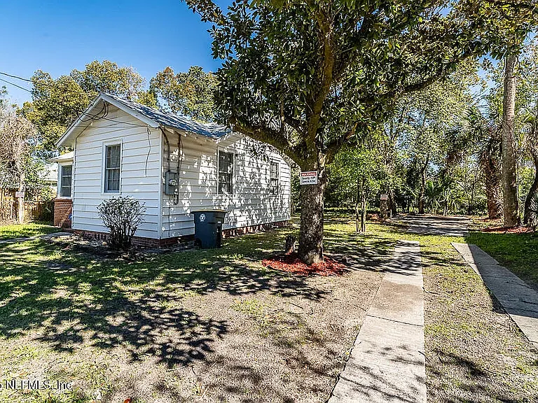 8027 Floyd St — Photo 2