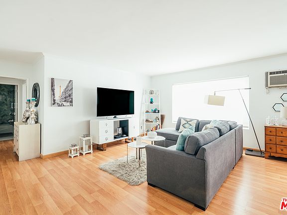 4th image of 960 Larrabee St APT 122