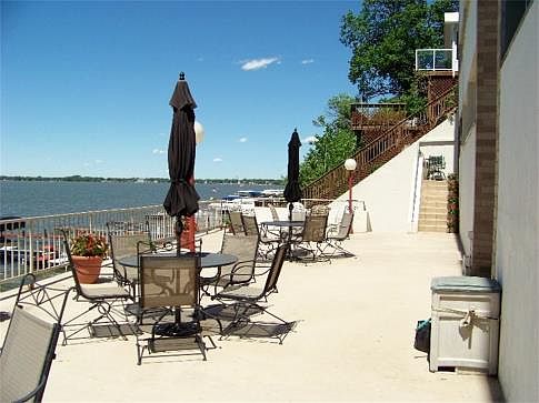 3rd image of 2515 S Lakeview Ct Unit 304