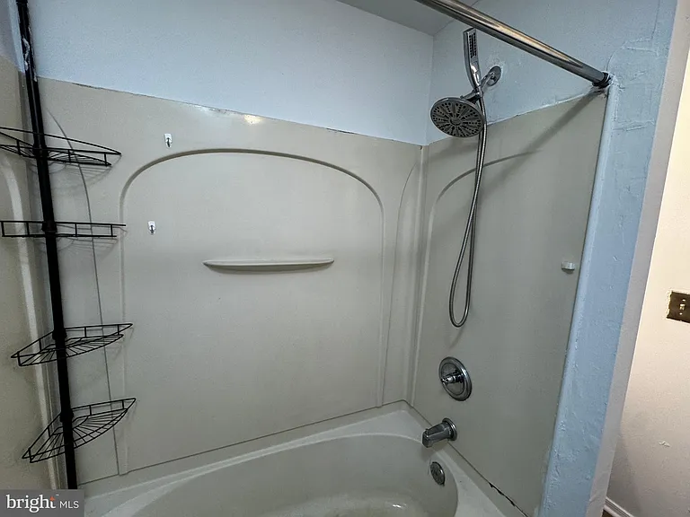 323 Vine St E #B — Photo 15