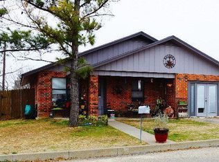 202 Green Meadows Ln, Fredericksburg, TX 78624