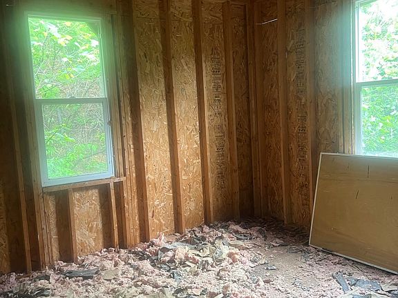 4th image of 8106 Cannonsburg Rd