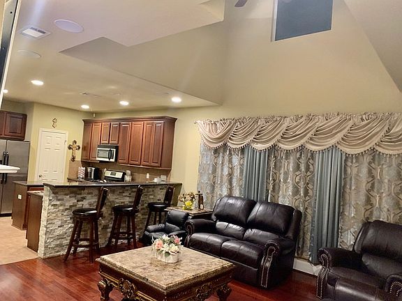 5th image of 2625 Cedar Springs Ln