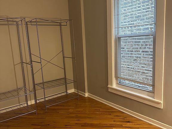 4th image of 854 N Hermitage Ave APT 3F