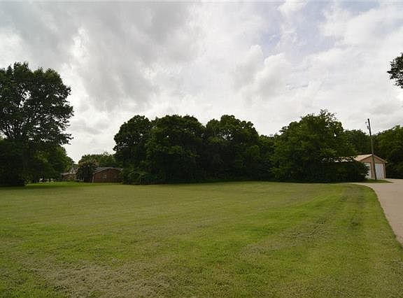 Lot to west of driveway