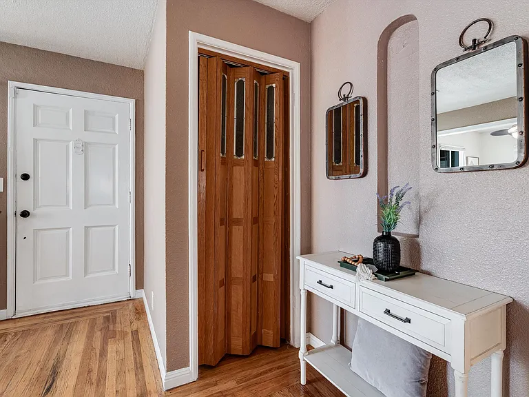 2030 W Lincoln Ave — Photo 3
