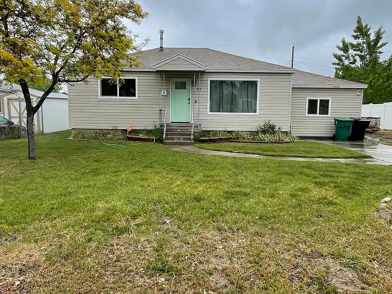 20 W Valley Dr — Photo 1