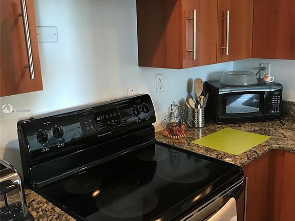 3rd image of 650 NE 61st St APT 33