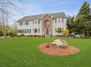 22 Rose Ct, Morris Plains, NJ 07950