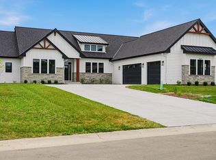 9401 W Huntington DRIVE, Mequon, WI 53097