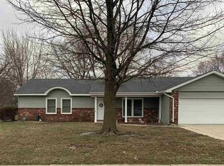 102 W Fairlane Dr, Hartford City, IN 47348