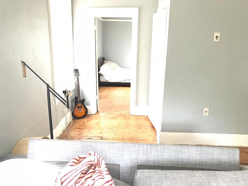 2nd image of 401 E Hanna Ave #2