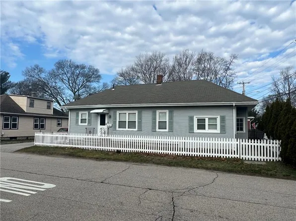 10 Crescent View Ave E, Riverside, RI 02915