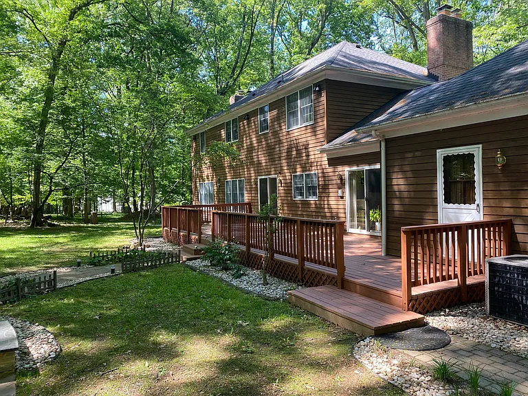 7700 Warfield Rd — Photo 11
