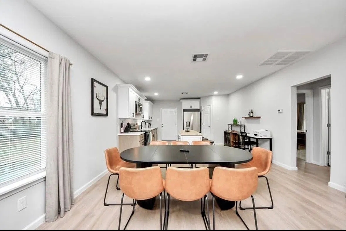 3 bed, 2.0 bath, 1380 sqft, $2,349 — Photo 4