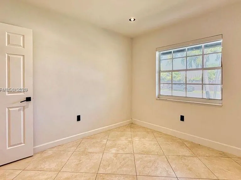 21020 NE 18th Ct — Photo 9