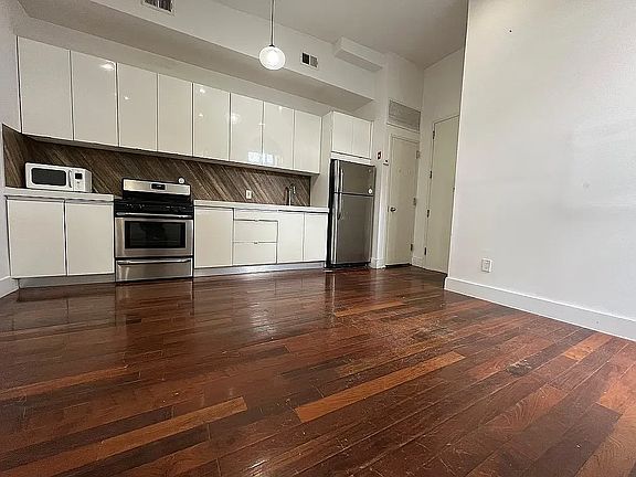 2nd image of 827 Monroe St APT 2B