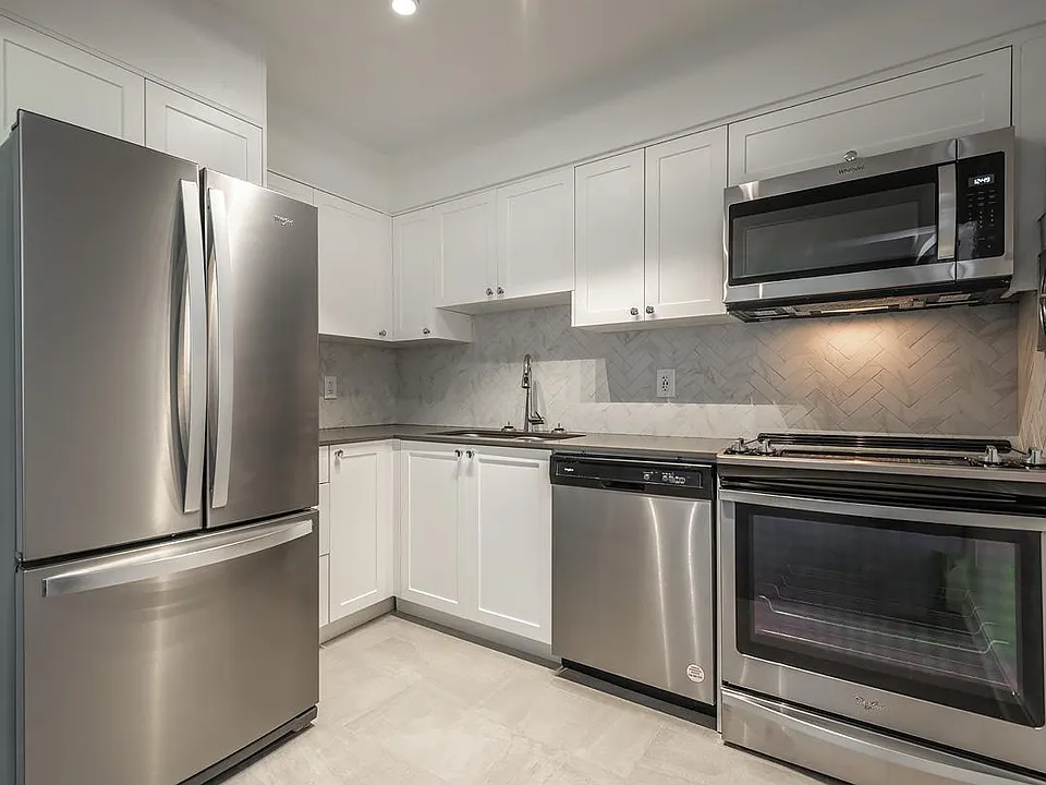 1126 Rockland Ave #107